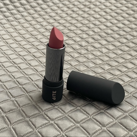 DONATED Make Up Bundle - Picture 5 of 7